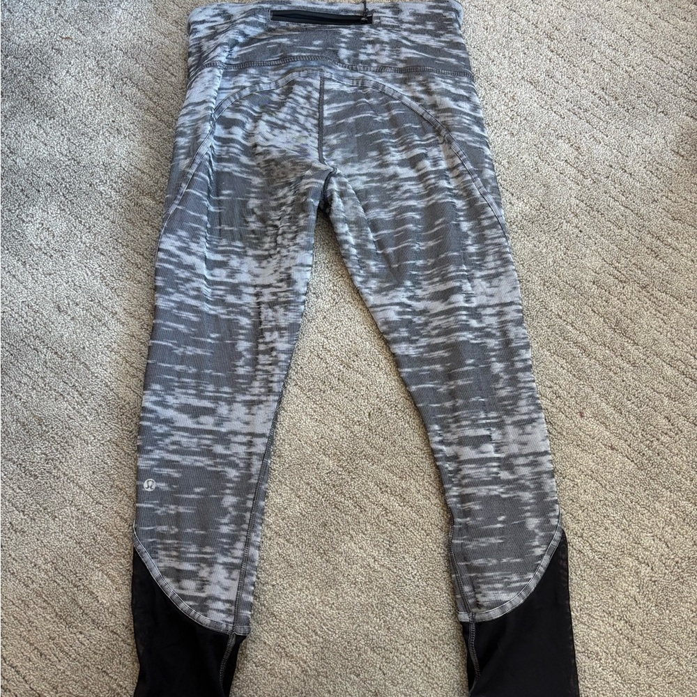 Lululemon Athletica Black and Gray Patterned Leggings